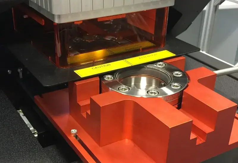 UV-window UHV cell compatible with TwoVol2 sample stages UV-window UHV cell compatible with TwoVol2 sample stages